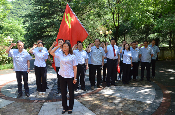 通運(yùn)集團(tuán)黨總支與中行岐山縣支行黨總支開(kāi)展“追尋英模足跡、爭(zhēng)做時(shí)代先鋒”主題黨日教育活動(dòng)